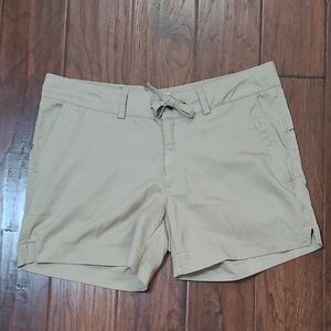 Magellan Outdoors Tan Flat Front Shorts size 10